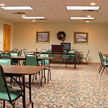 Collins Inn & Suites 